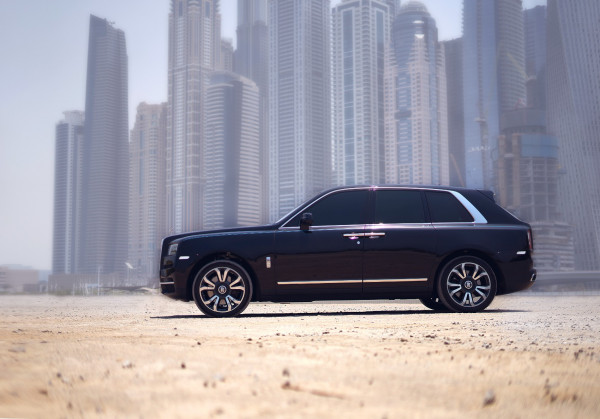 Black Rolls Royce Cullinan, 2020 for rent in Dubai 4