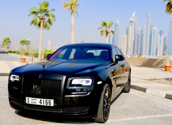 أسود Rolls Royce Ghost, 2017 للإيجار في دبي 0