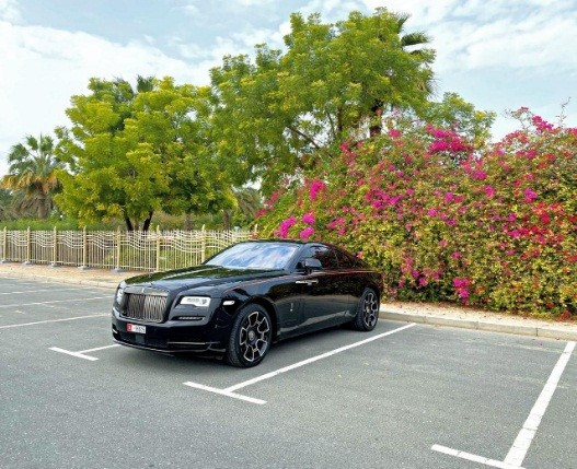 أسود Rolls Royce Wraith- Black Badge, 2019 للإيجار في دبي 0