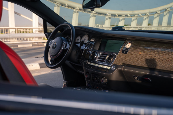 أسود Rolls Royce Wraith Black Badge, 2018 للإيجار في دبي 5