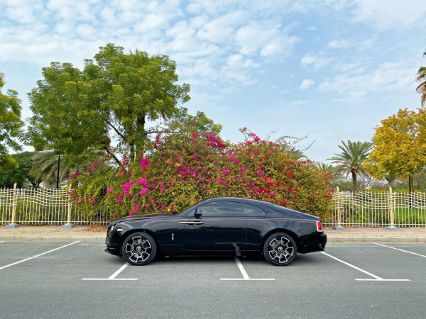 أسود Rolls Royce Wraith-BLACK BADGE, 2020 للإيجار في دبي 2