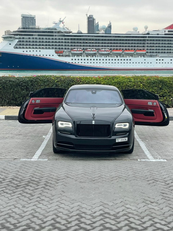 أسود Rolls Royce Wraith, 2019 للإيجار في دبي 3