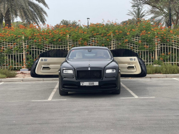 أسود Rolls Royce Wraith, 2020 للإيجار في دبي 2