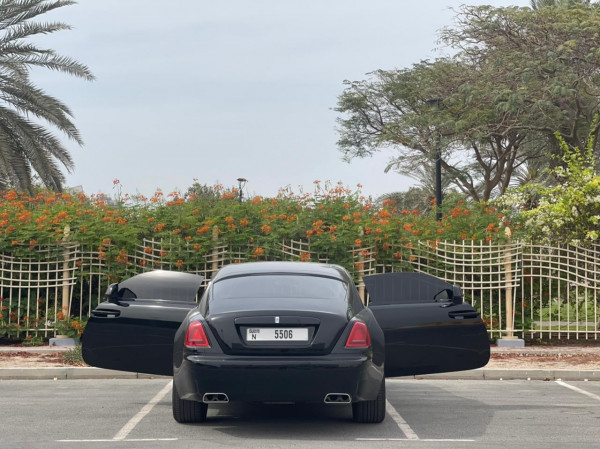 أسود Rolls Royce Wraith, 2020 للإيجار في دبي 4
