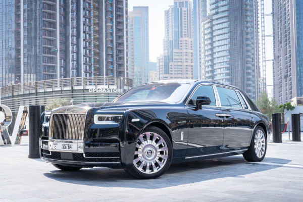 أسود Rolls-Royce Phantom, 2021 للإيجار في دبي 0