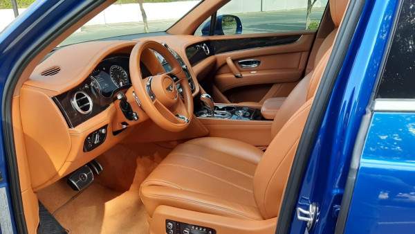 أزرق Bentley Bentayga, 2019 للإيجار في دبي 4