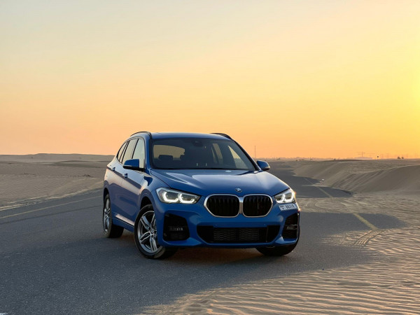 蓝色 BMW X1 M, 2020 迪拜汽车租凭 4