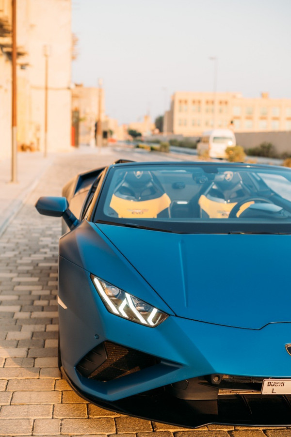 蓝色 Lamborghini Evo Spyder, 2021 迪拜汽车租凭 1