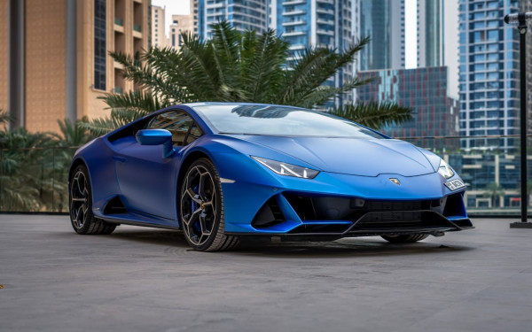 أزرق Lamborghini Evo, 2022 للإيجار في دبي 0