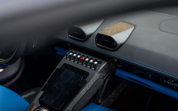 أزرق Lamborghini Evo, 2022 للإيجار في دبي 5