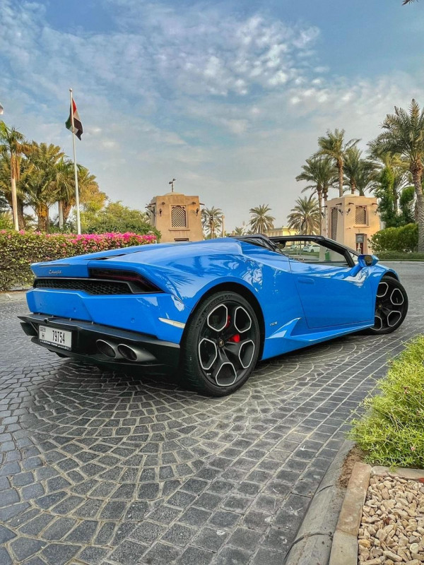 أزرق Lamborghini Huracan Spyder, 2018 للإيجار في دبي 0