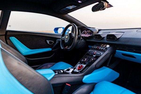 Bleue Lamborghini Huracan, 2019 à louer à Dubaï 0