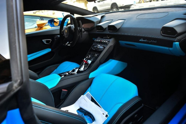 Bleue Lamborghini Huracan, 2019 à louer à Dubaï 4