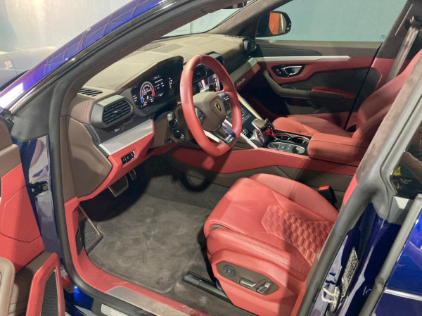Bleue Lamborghini Urus, 2021 à louer à Dubaï 0