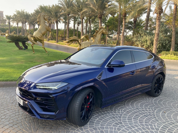 Bleue Lamborghini Urus, 2021 à louer à Dubaï 4
