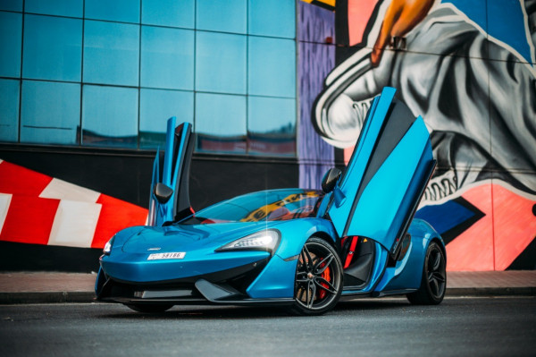Blue McLaren 570S Spyder, 2018 for rent in Dubai 8