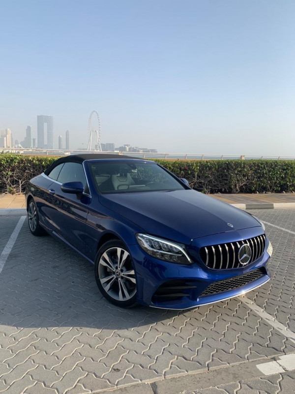 Bleue Mercedes C300 Class cabrio, 2019 à louer à Dubaï 2