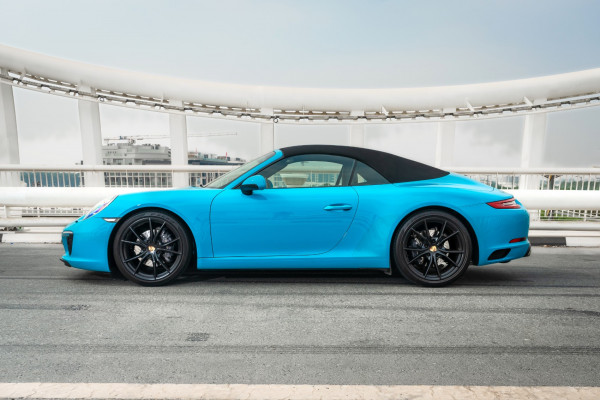 Аренда Синий Porsche 911 Carrera cabrio, 2018 в Дубае 0