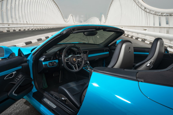 أزرق Porsche 911 Carrera, 2018 للإيجار في دبي 4