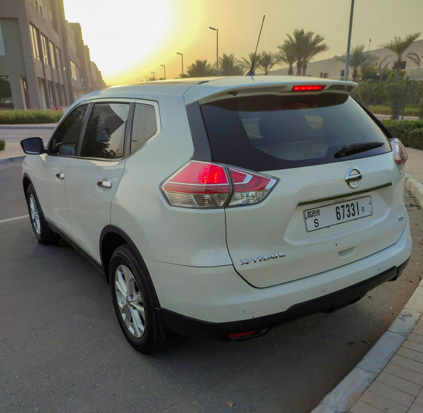 Аренда Ярко-белый Nissan Xtrail, 2016 в Дубае 5