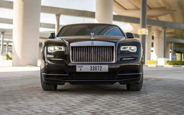 أسود Rolls Royce Wraith, 2019 للإيجار في دبي 2