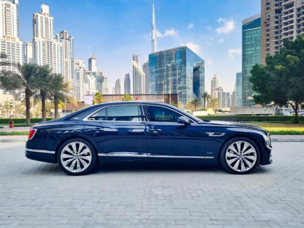 Bleu Foncé Bentley Flying Spur, 2021 à louer à Dubaï 1