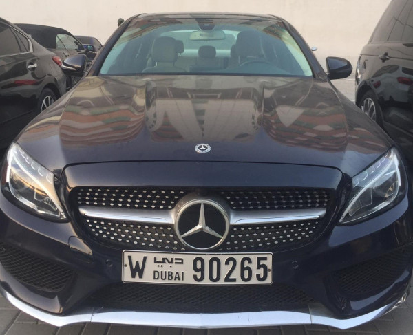 أزرق غامق Mercedes C Class C300, 2018 للإيجار في دبي 0