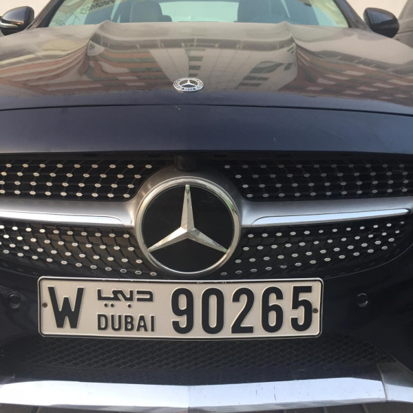 أزرق غامق Mercedes C Class C300, 2018 للإيجار في دبي 3
