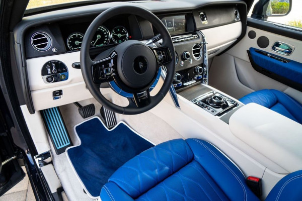 أزرق غامق Rolls Royce Cullinan Mansory, 2020 للإيجار في دبي 10