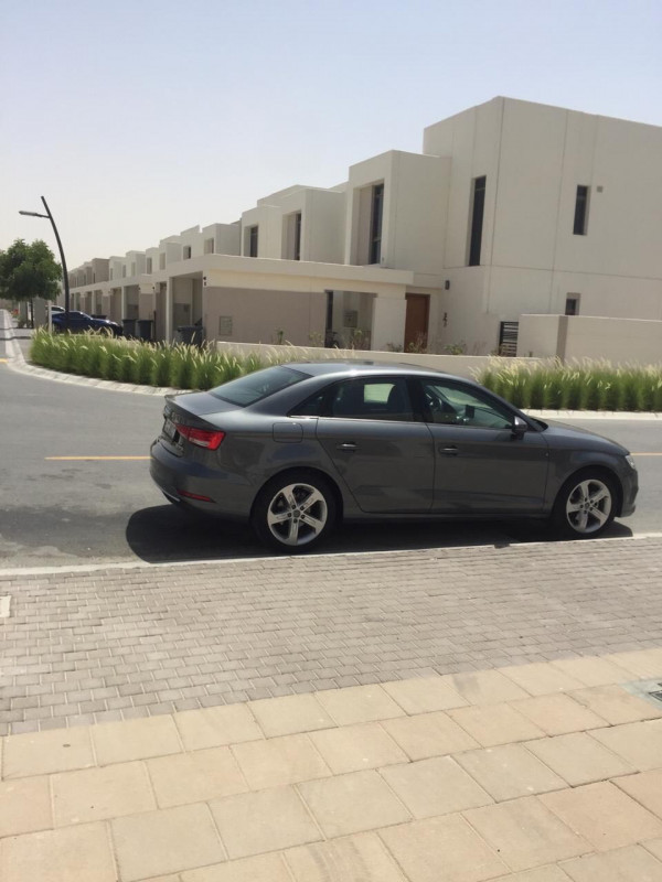深灰色 Audi A3, 2019 迪拜汽车租凭 0