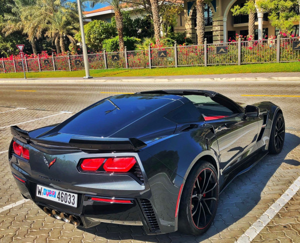 Gris Foncé Corvette Grandsport, 2019 à louer à Dubaï 2