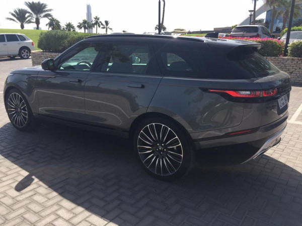 Gris Foncé Range Rover Velar R Dynamic 380HP, 2019 à louer à Dubaï 0