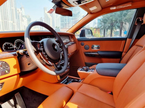 深灰色 Rolls-Royce Phantom, 2021 迪拜汽车租凭 3