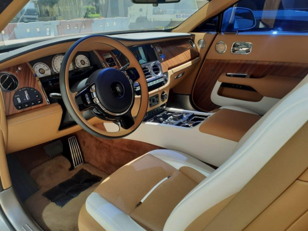 Gold Rolls Royce Wraith, 2020 for rent in Dubai 3