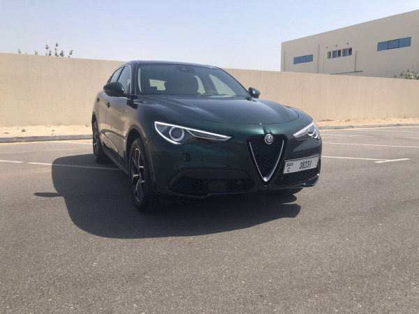 أخضر Alfa Romeo Stelvio, 2022 للإيجار في دبي 8