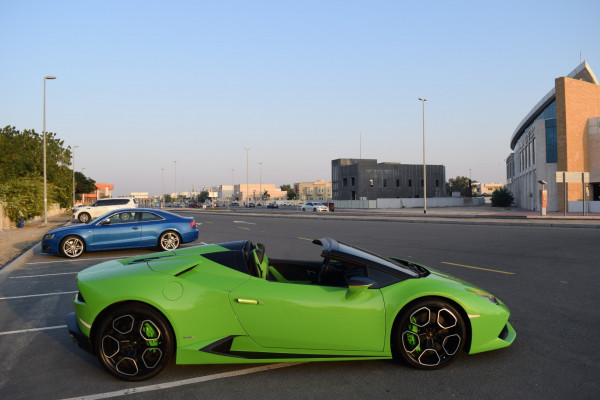 أخضر Lamborghini Huracan Spider, 2018 للإيجار في دبي 2