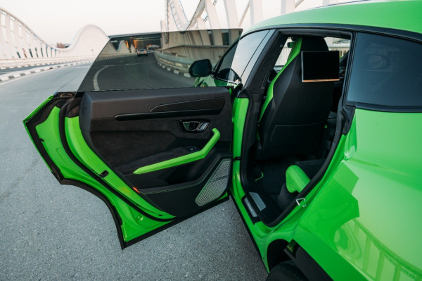 أخضر Lamborghini Urus Capsule, 2021 للإيجار في دبي 1
