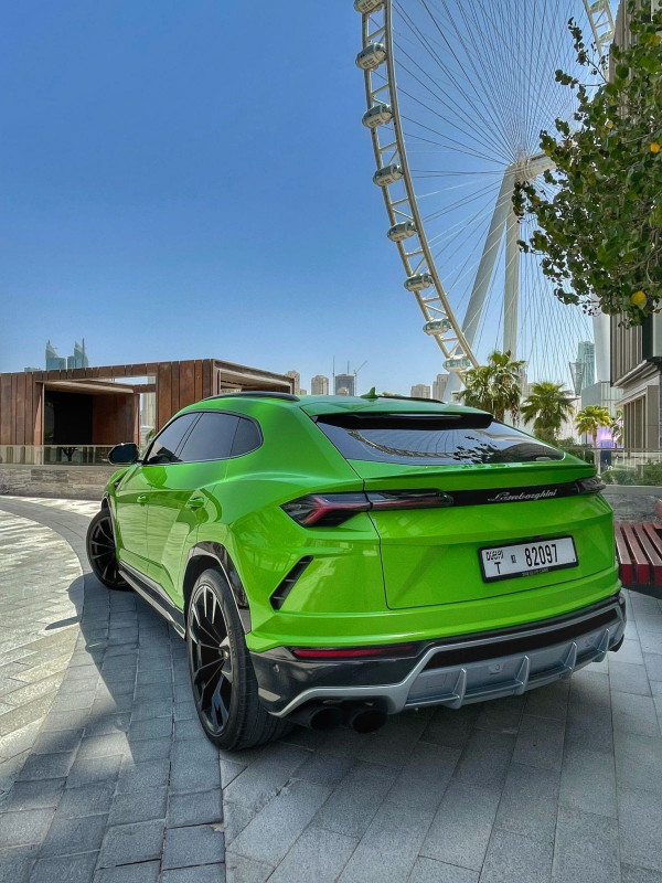 أخضر Lamborghini Urus, 2021 للإيجار في دبي 0