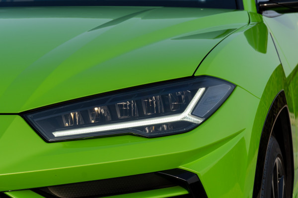 绿色 Lamborghini Urus, 2021 迪拜汽车租凭 5