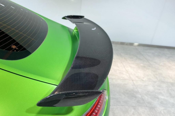 绿色 Mercedes GTR, 2018 迪拜汽车租凭 3