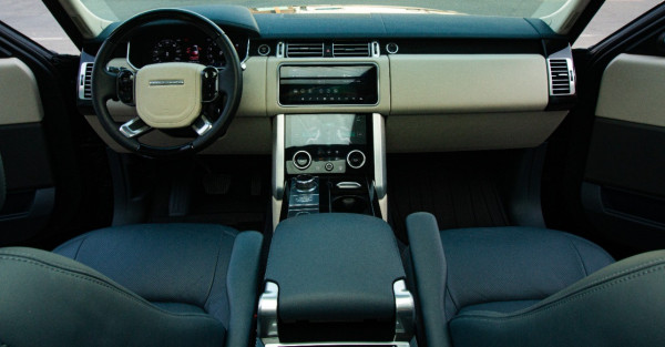 أخضر Range Rover Vogue L, 2020 للإيجار في دبي 2