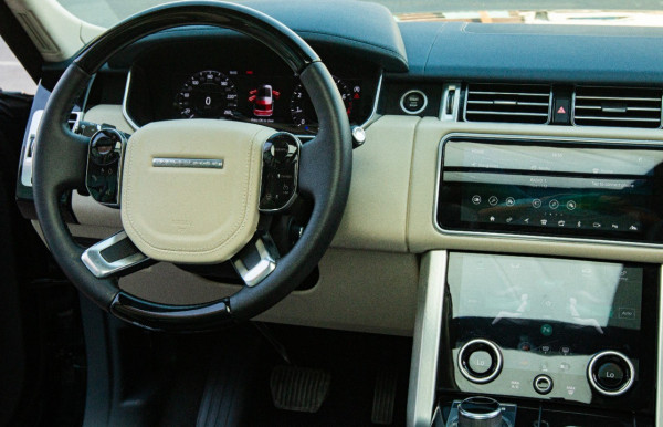 أخضر Range Rover Vogue L, 2020 للإيجار في دبي 3
