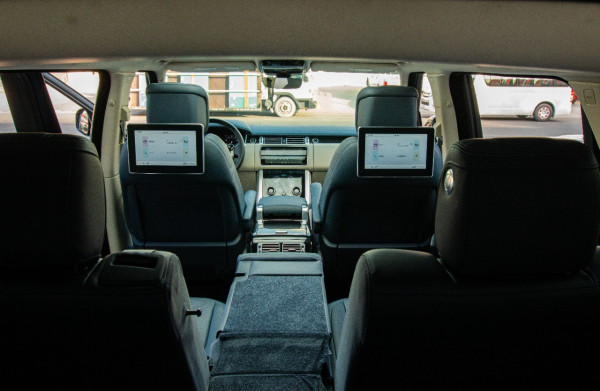 Green Range Rover Vogue L, 2020 for rent in Dubai 4