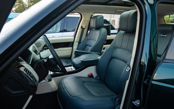 أخضر Range Rover Vogue L, 2020 للإيجار في دبي 5