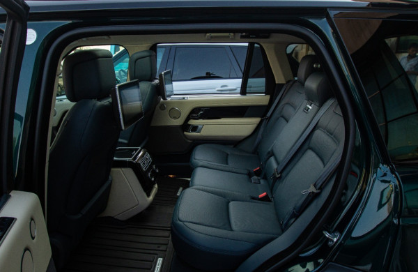أخضر Range Rover Vogue L, 2020 للإيجار في دبي 6