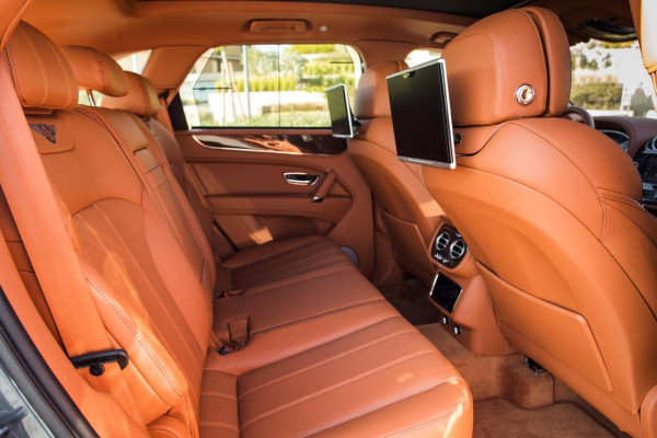 اللون الرمادي Bentley Bentayga, 2019 للإيجار في دبي 1