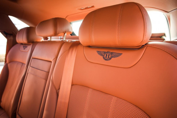 اللون الرمادي Bentley Bentayga, 2019 للإيجار في دبي 2