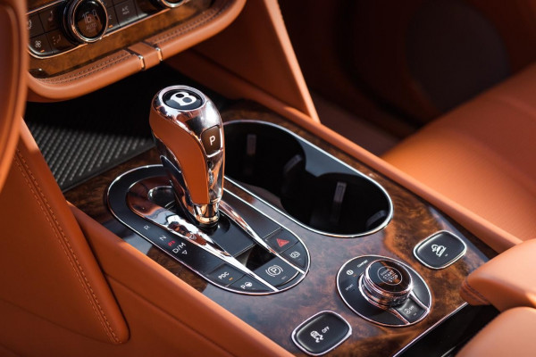 اللون الرمادي Bentley Bentayga, 2019 للإيجار في دبي 5