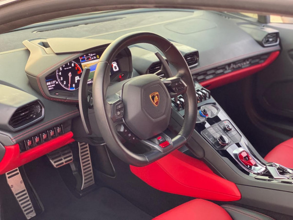 اللون الرمادي Lamborghini Huracan, 2018 للإيجار في دبي 3