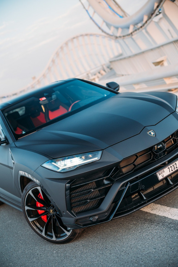 أسود Lamborghini Urus, 2020 للإيجار في دبي 1